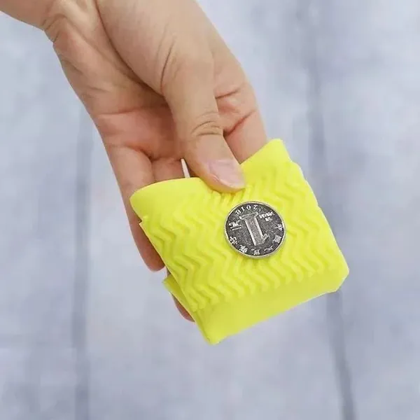 Capa de silicone dobrada na palma da mão
